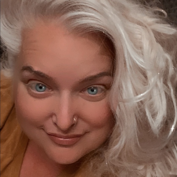 Meet your Posher, Melanie - Picture 1 of 2